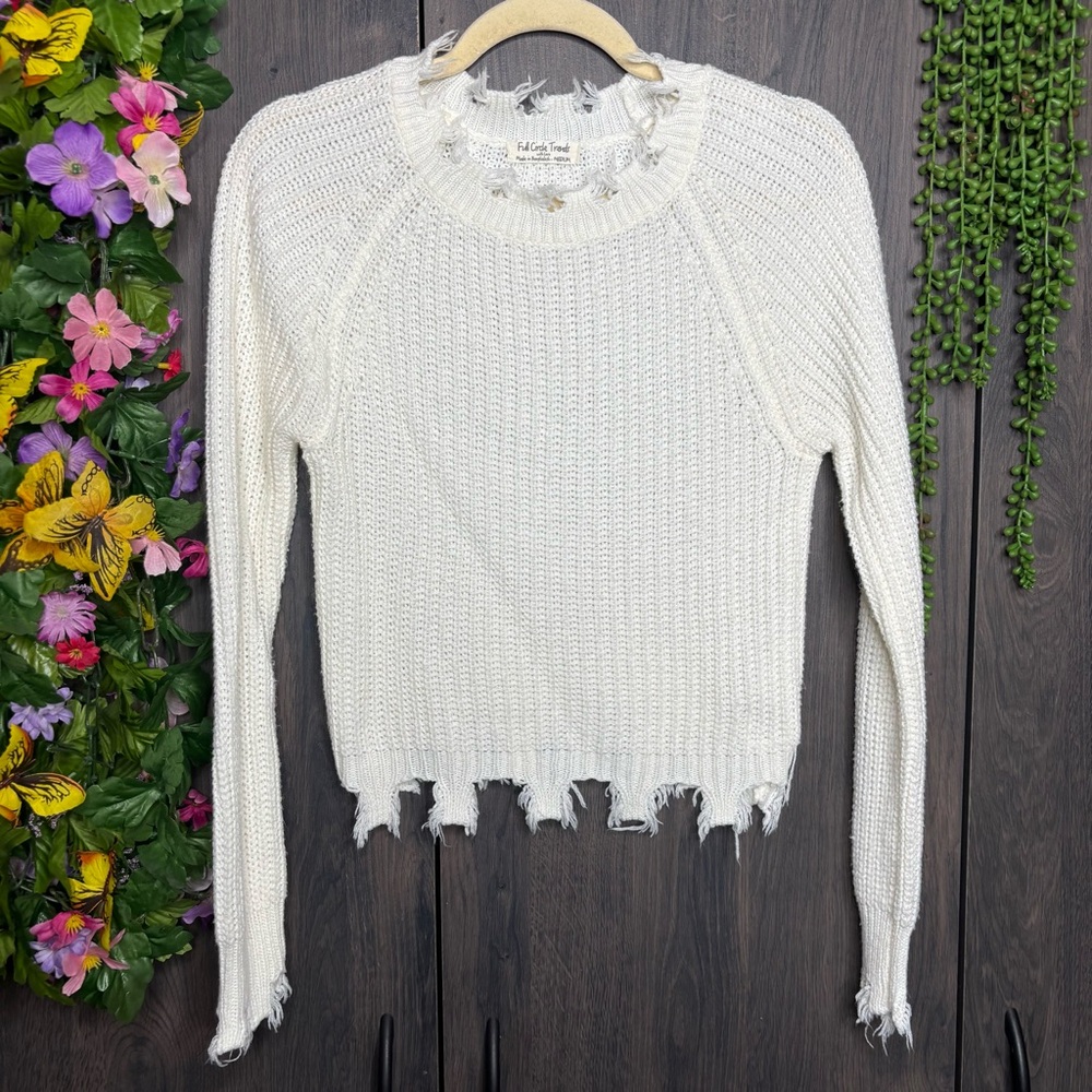 '🌼3/$30🌼Full Circle Trends Distressed Long Sleeve Sweater  Size Medium